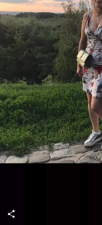 My wife dress on her last trip to Europe. She is an Arab 33. Today traveling again. I think she will find someone to enjoy with