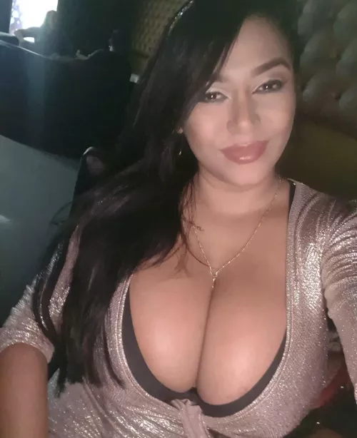 my wife I love that other people see her big tits