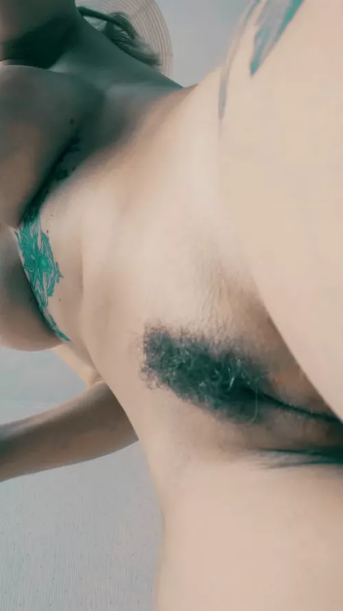 My wife need 3 or 4 boys for her next business trip in Italy 😏