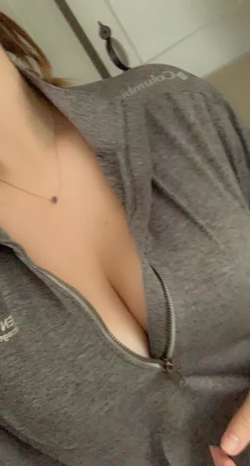 My work quarter zip 🙊