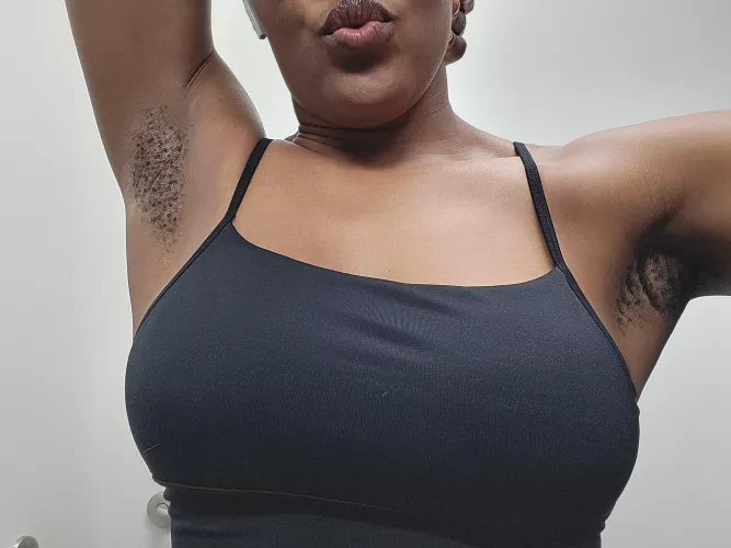 My workout had mybarmpits so sweaty! Also, do you like the hair ? :)