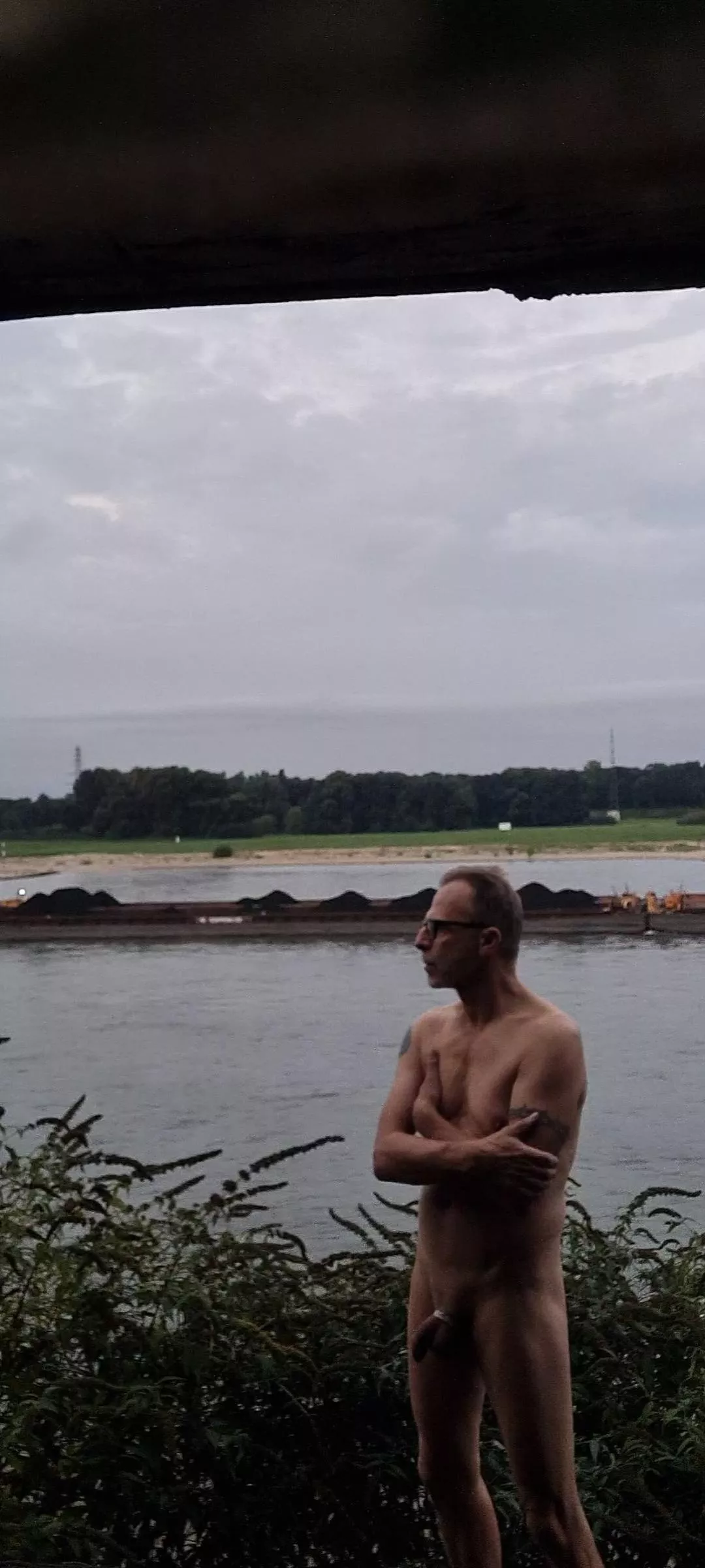 nackt direkt am Rhein nackt direkt am Rhein