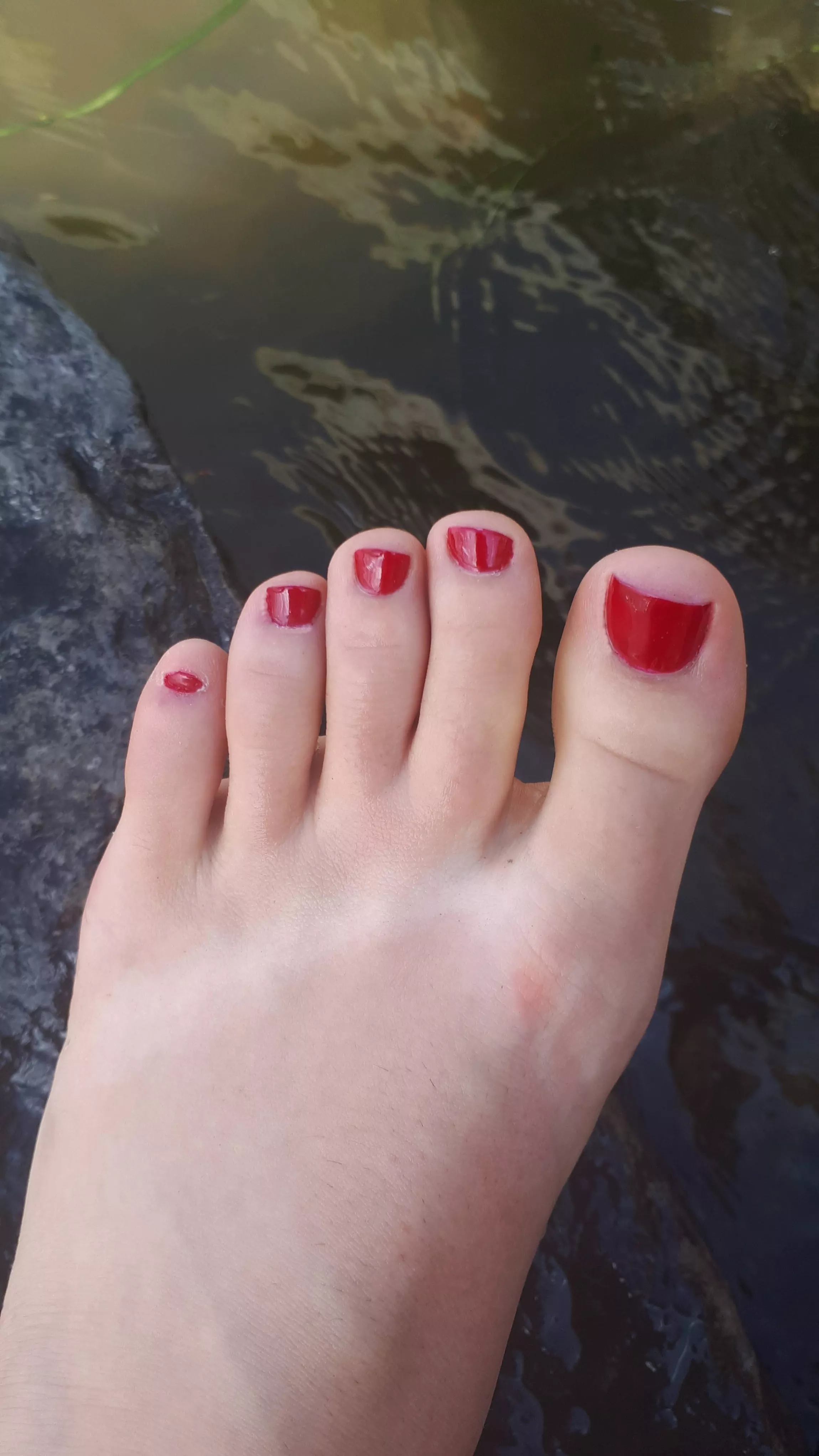 Nails are painted like cherry candy. want a taste? Nails are painted like cherry candy. want a taste?