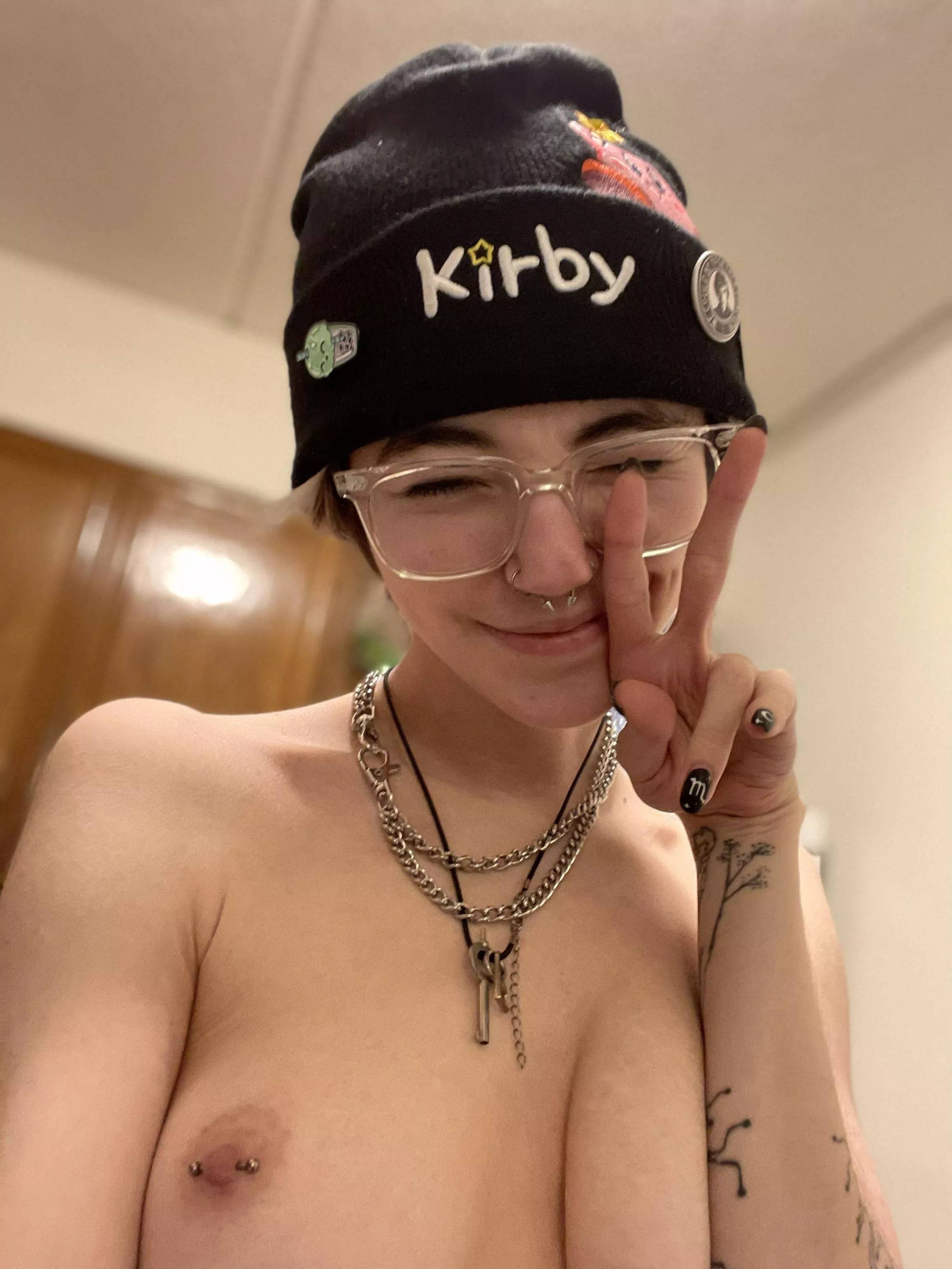Naked in the kitchen, should I cook fried rice?🖤 Naked in the kitchen, should I cook fried rice?🖤