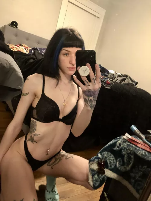 Nakey face but dyed my hair once again