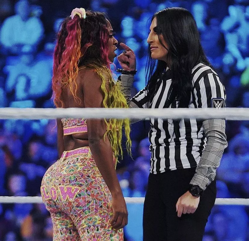 Naomi 🍑 Naomi 🍑