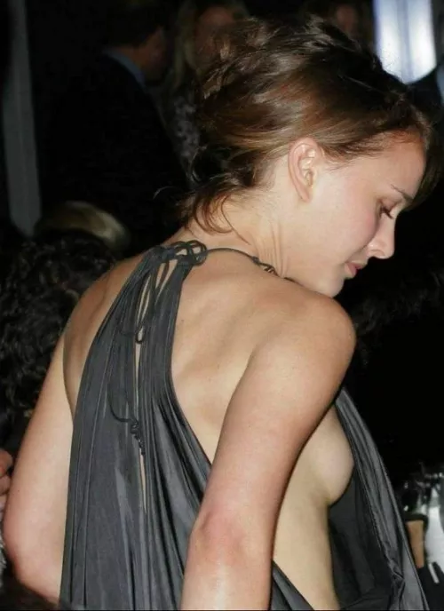 Natalie Portman ... Peekaboo !!! Natalie Portman ... Peekaboo !!!