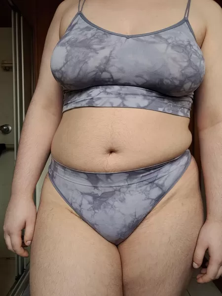 Natural curves and peach fuzz 🥰