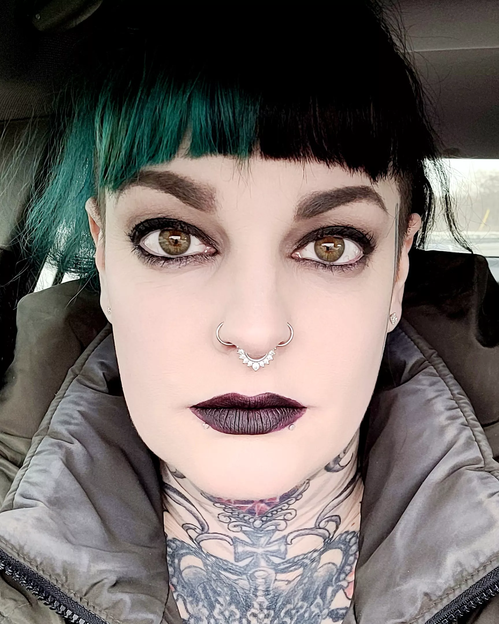 Natural light hits different during lockdown. 🤍🖤🤍