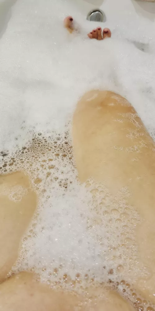 Naughty milf wants you to join her in the bath 🛀💋