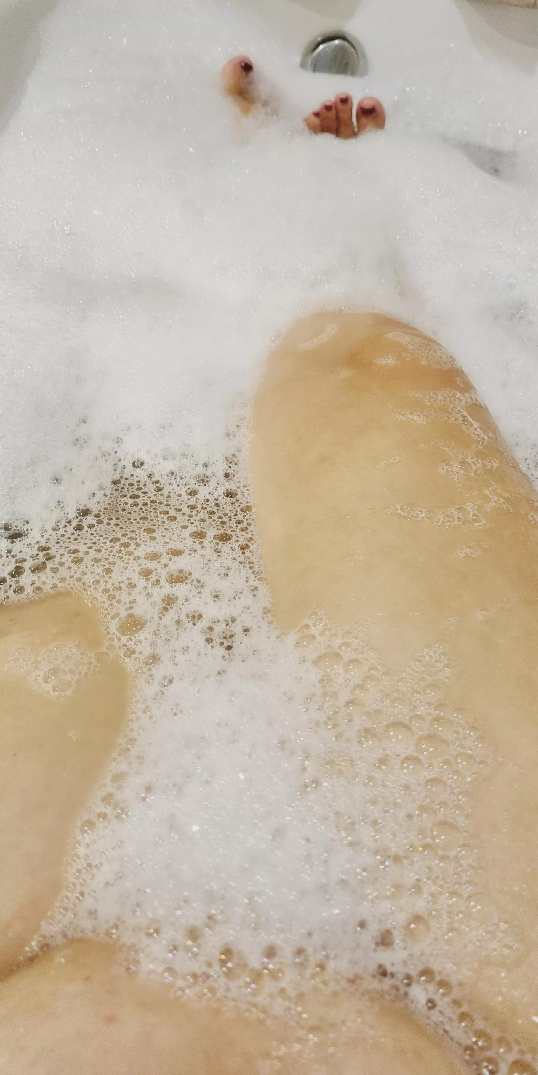 Naughty milf wants you to join her in the bath 🛀💋