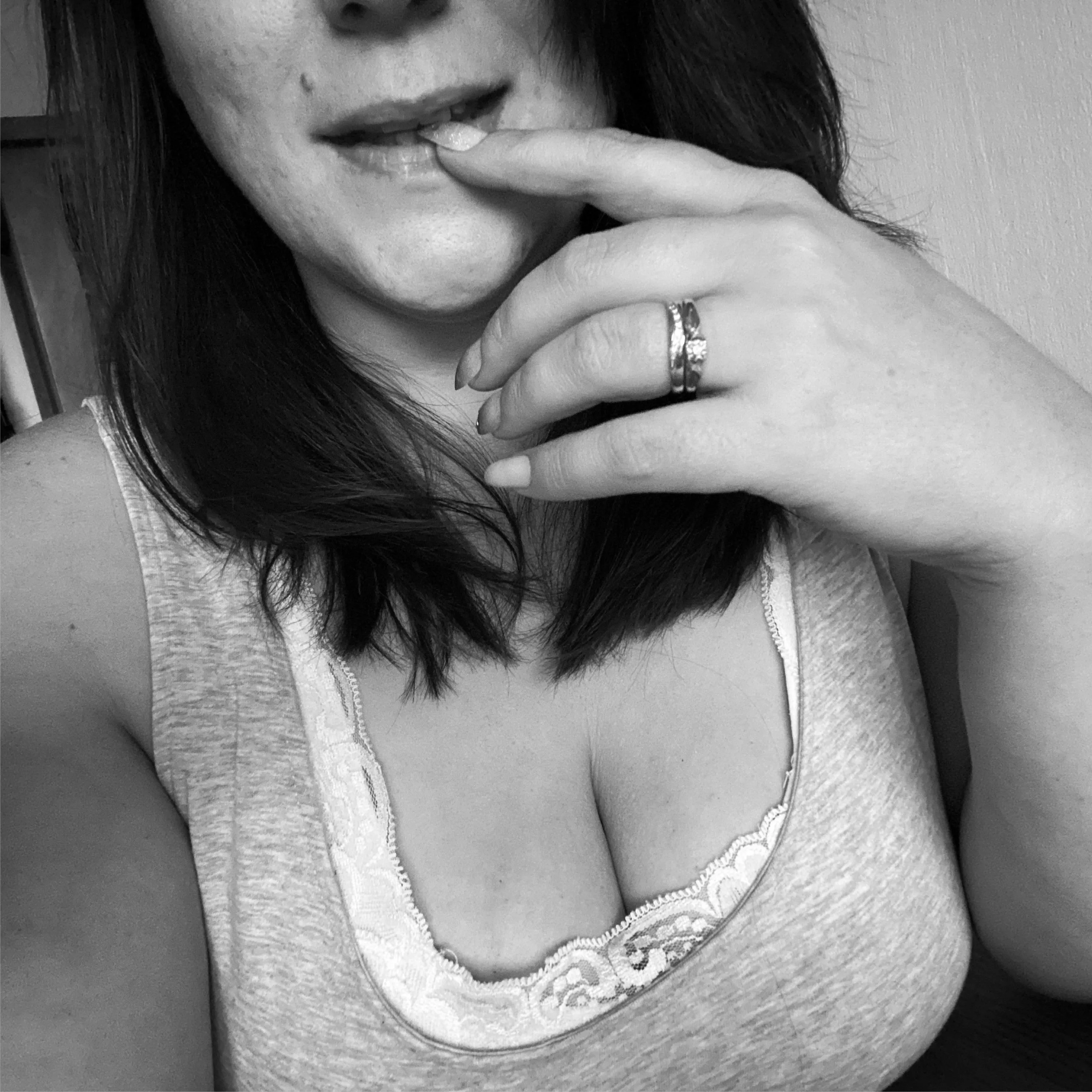 Naughty wife with a secret life… hubby only knows half the stuff I get up to online…. Naughty wife with a secret life… hubby only knows half the stuff I get up to online….