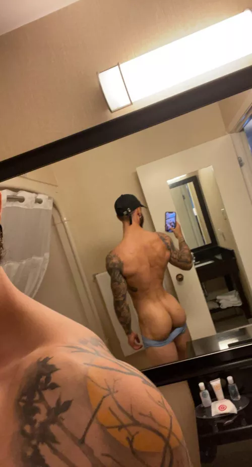 Need a booty (m)assage π