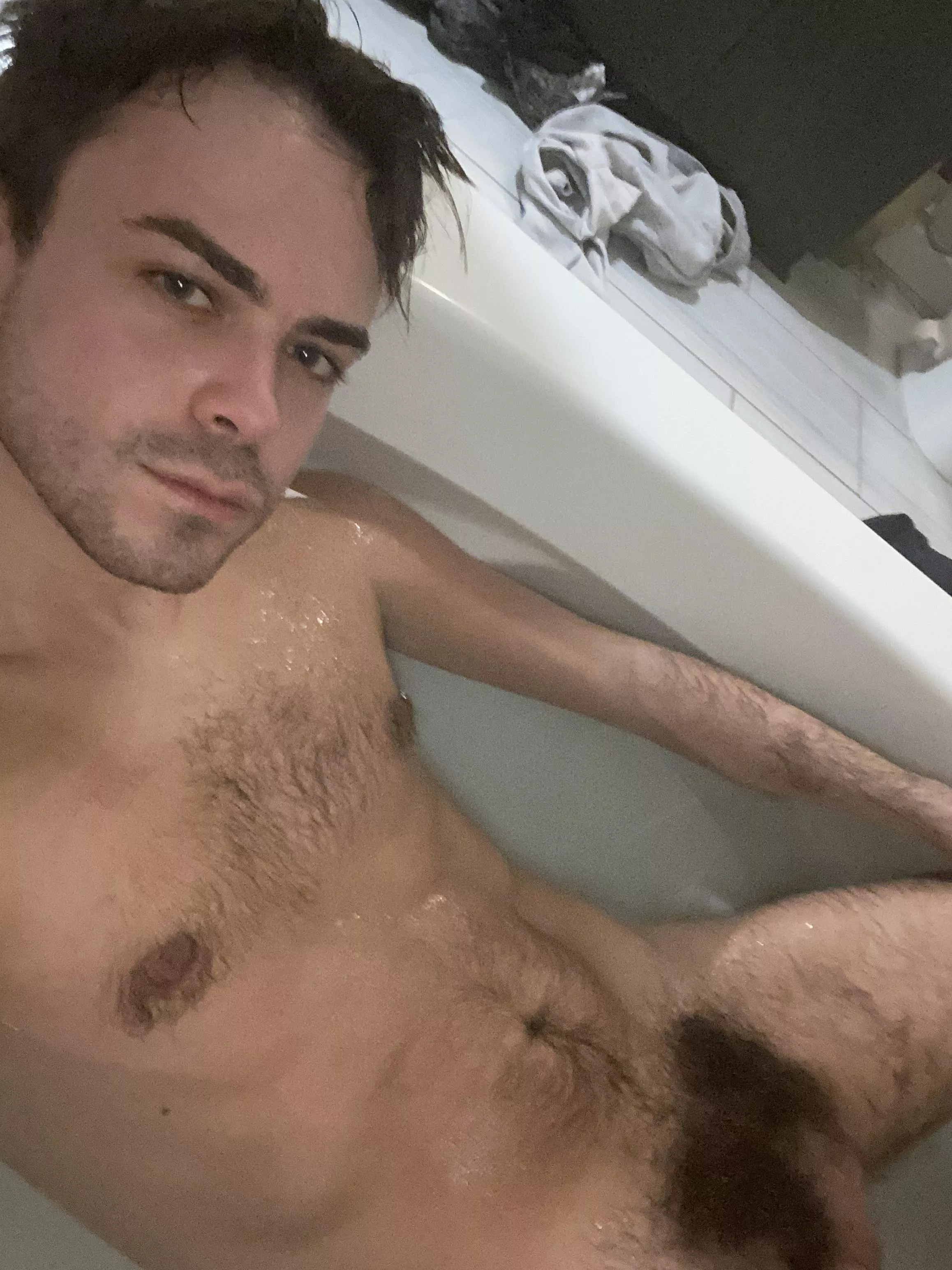 Need a bro to keep me company while I bathe. Any takers?