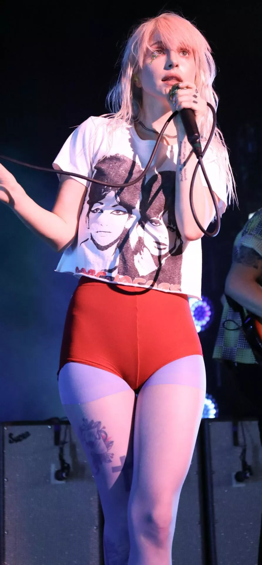 Need a bud to get me off to Hayley Need a bud to get me off to Hayley