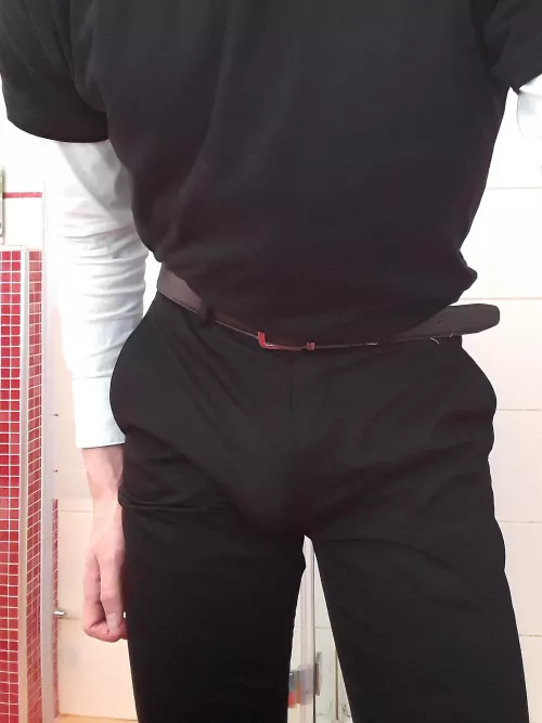 Need a coworker who will take caee of my cock whenever its throbbing