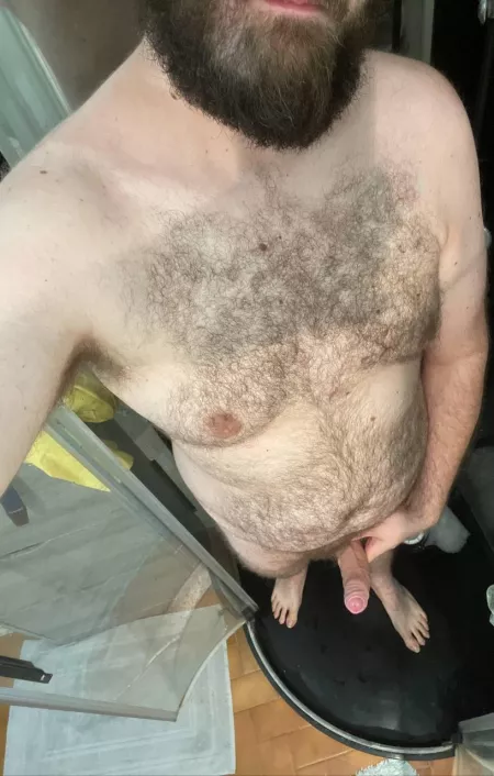 Need a cub / bear person to scrub my back, any volunteer? π