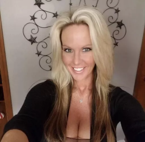 Need a dom bully to fuck my mom and make me watch from corner pm me