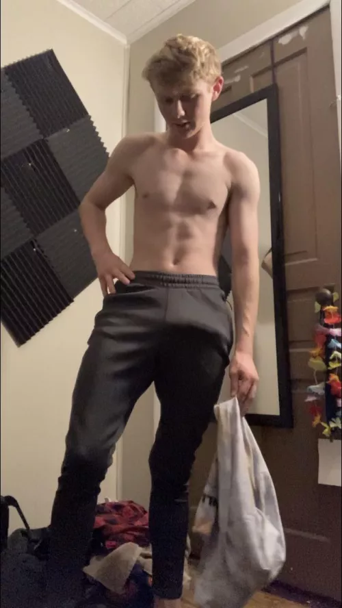 Need a gf… hmu if you’re slim and cute