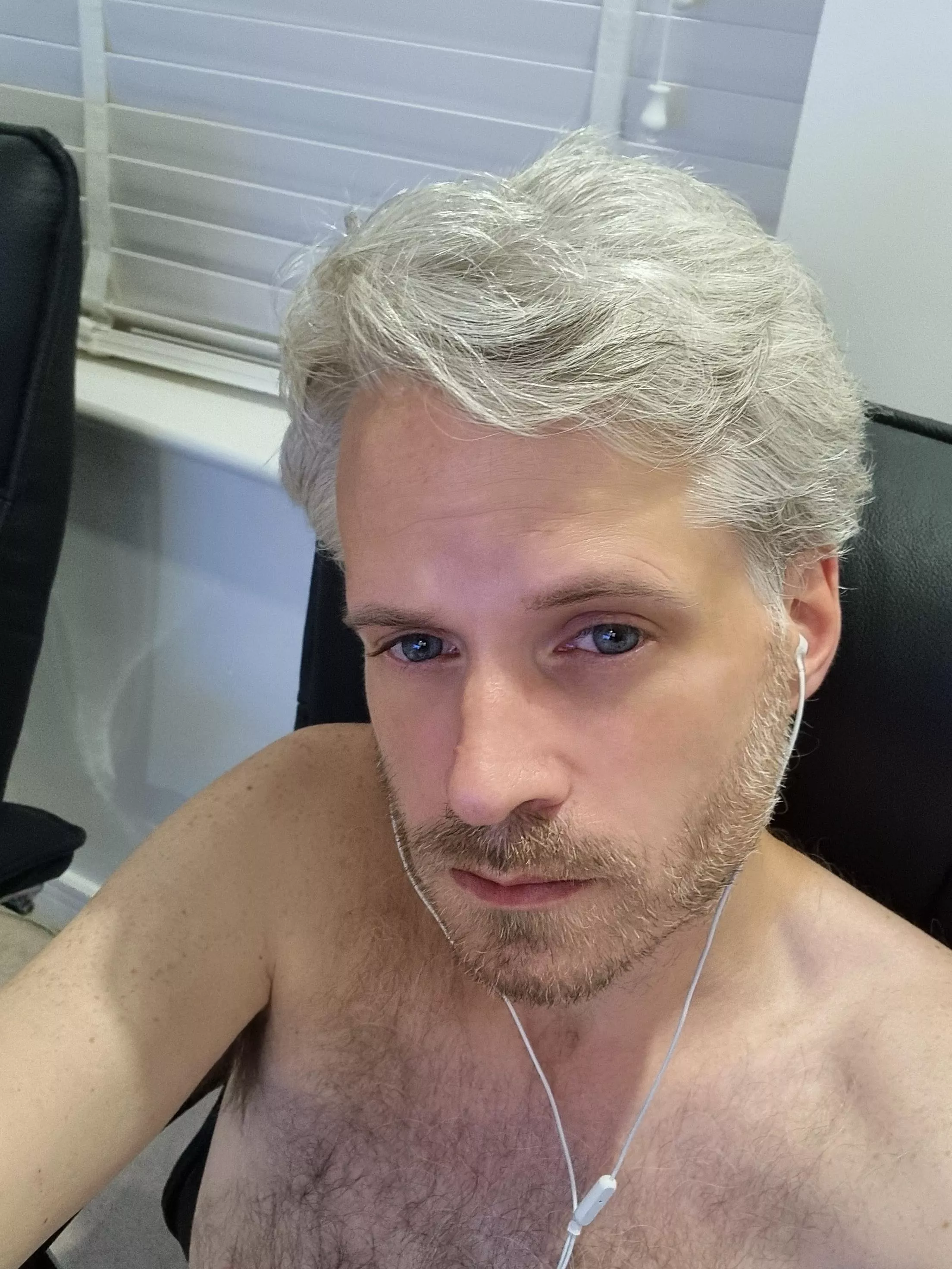 Need a hand on fortnite BR or save the world :)). Need a hand on fortnite BR or save the world :)).