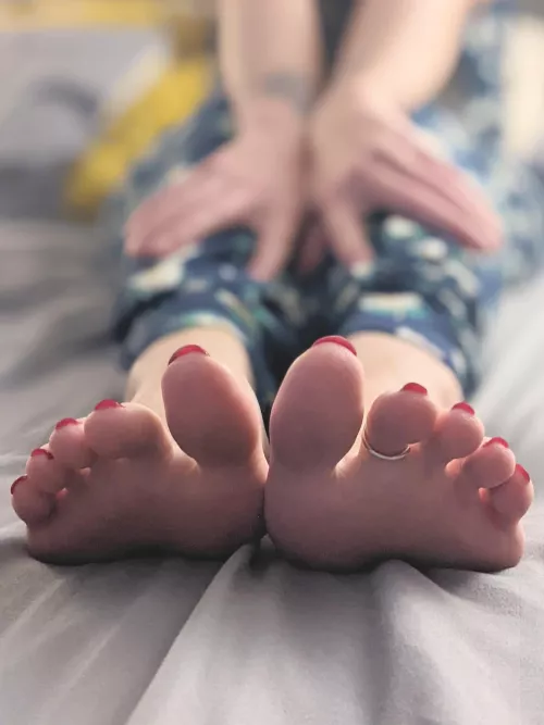 Need a mouth around my toes Need a mouth around my toes
