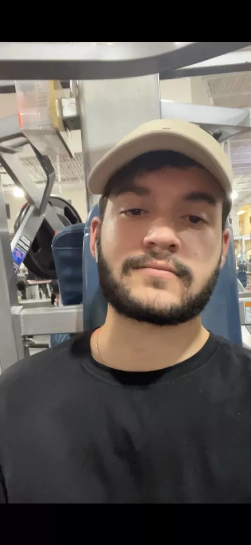 Need a new gym partner. My old one got a bf and says he can’t workout w me anymore 💀