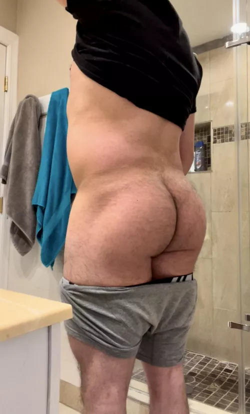 Need a shower buddy 🥺