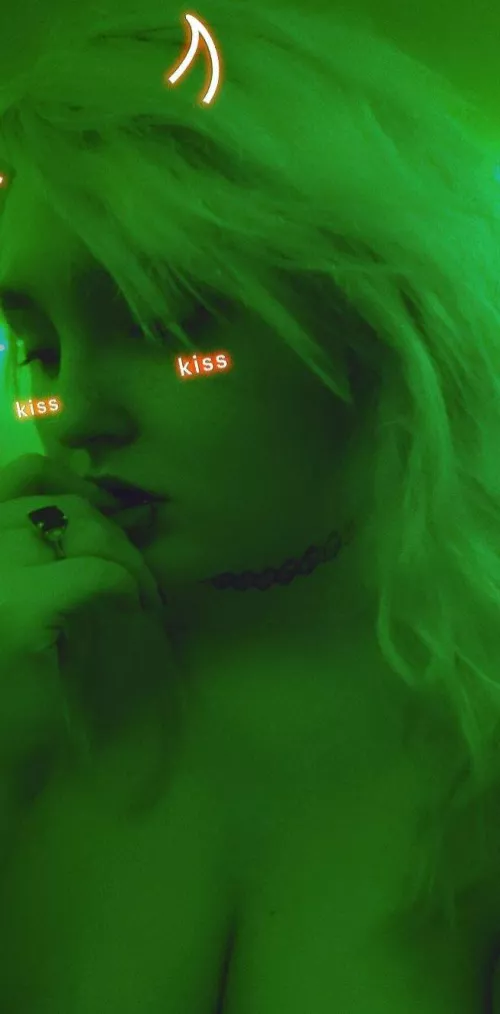 Need an emo dick to suck. Mid to early 20's Need an emo dick to suck. Mid to early 20's