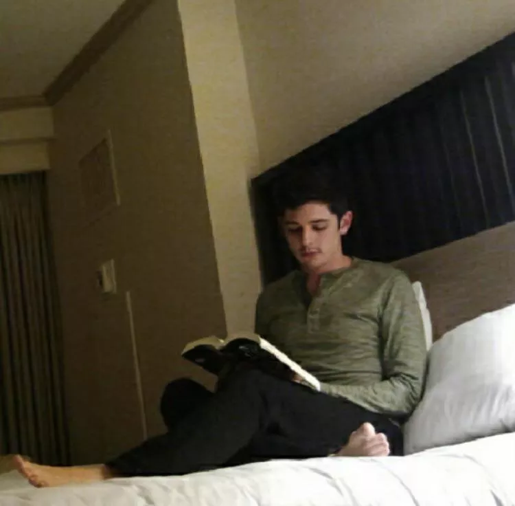 Need bf to cuddle with Need bf to cuddle with