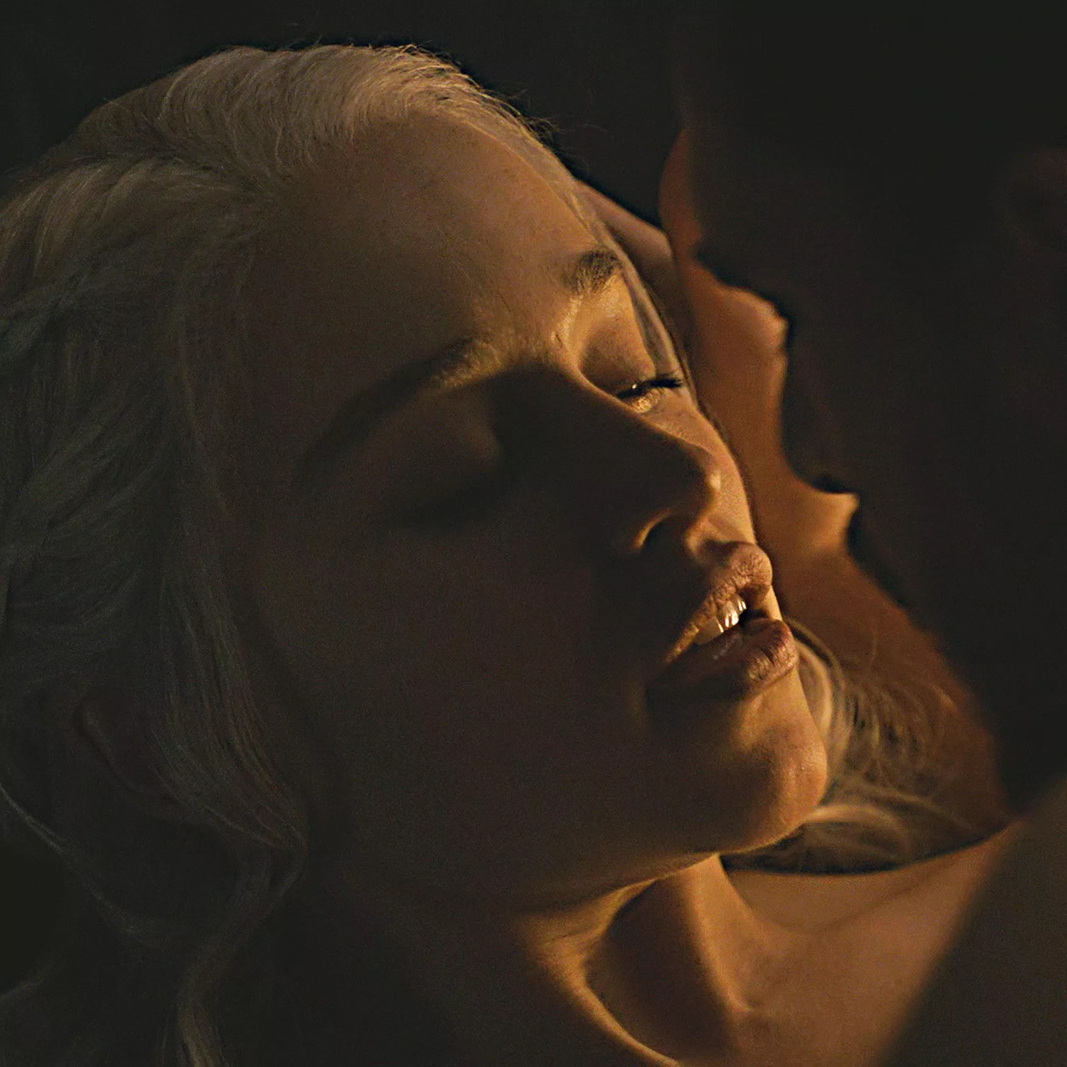 Need Emilia Clarke’s DSL wrapped around my cock Need Emilia Clarke’s DSL wrapped around my cock