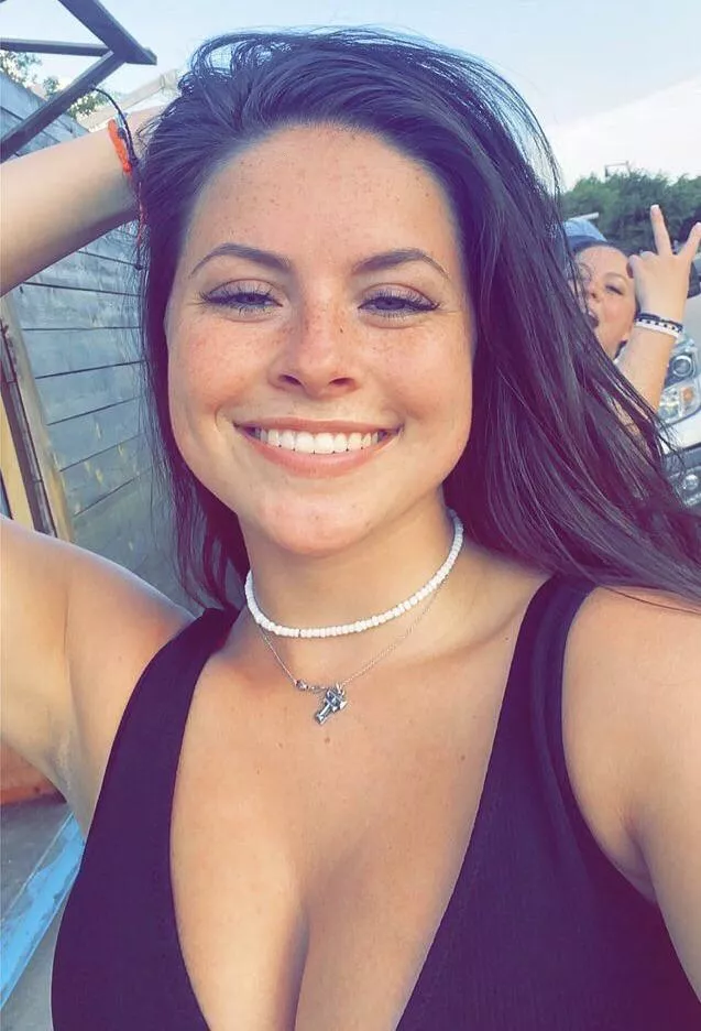 Need her jerked over by someone vocal. Non nudes only. kik: anon549170