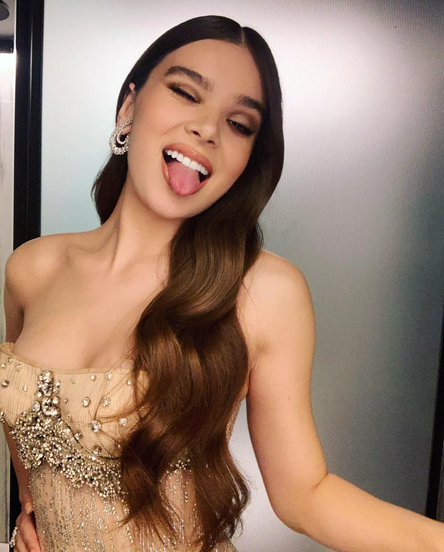 Need someone to milk my cock for Hailee Steinfeld and Madison Beer Need someone to milk my cock for Hailee Steinfeld and Madison Beer