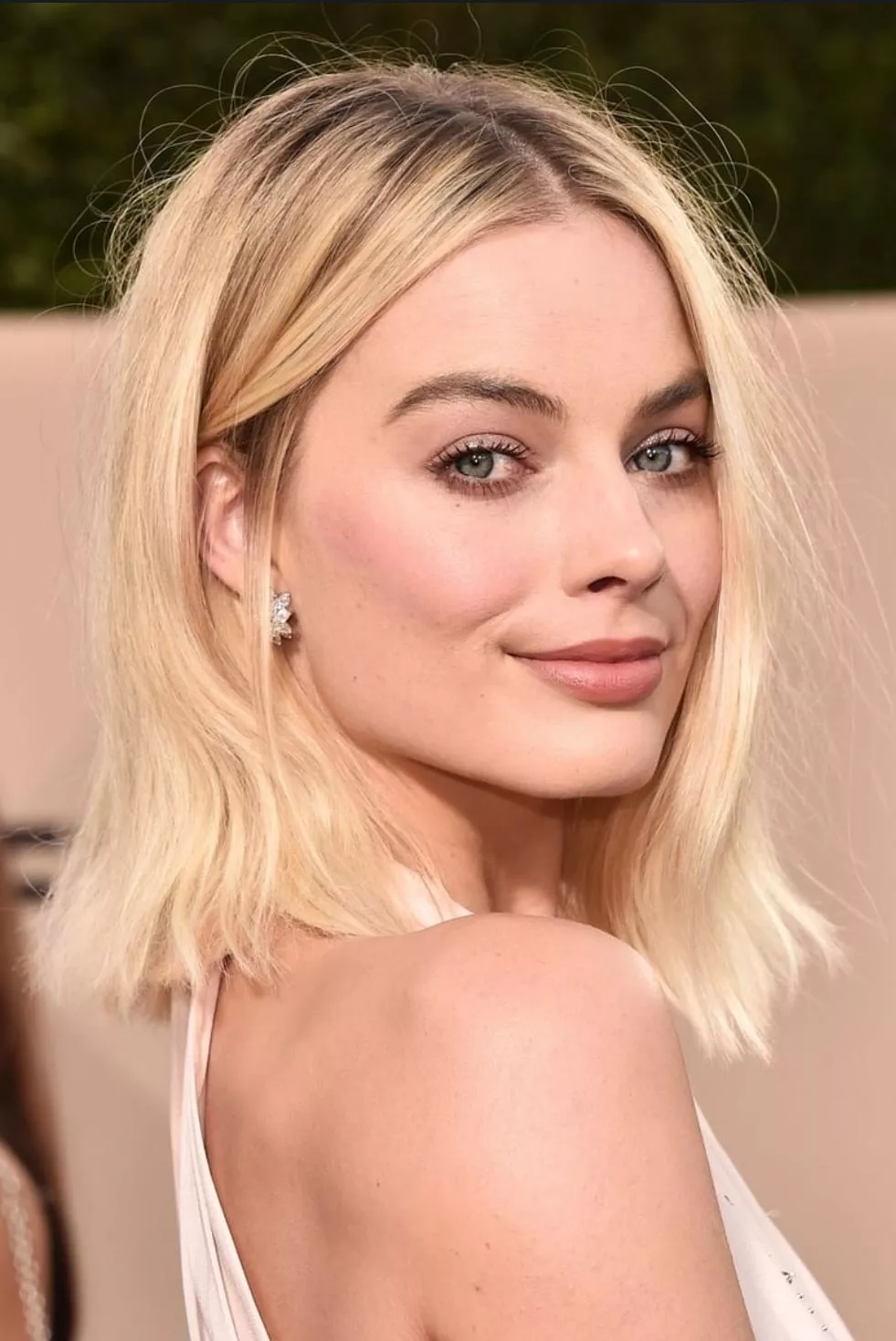 Need someone to play Margot Robbie in a long term romantic rp Need someone to play Margot Robbie in a long term romantic rp