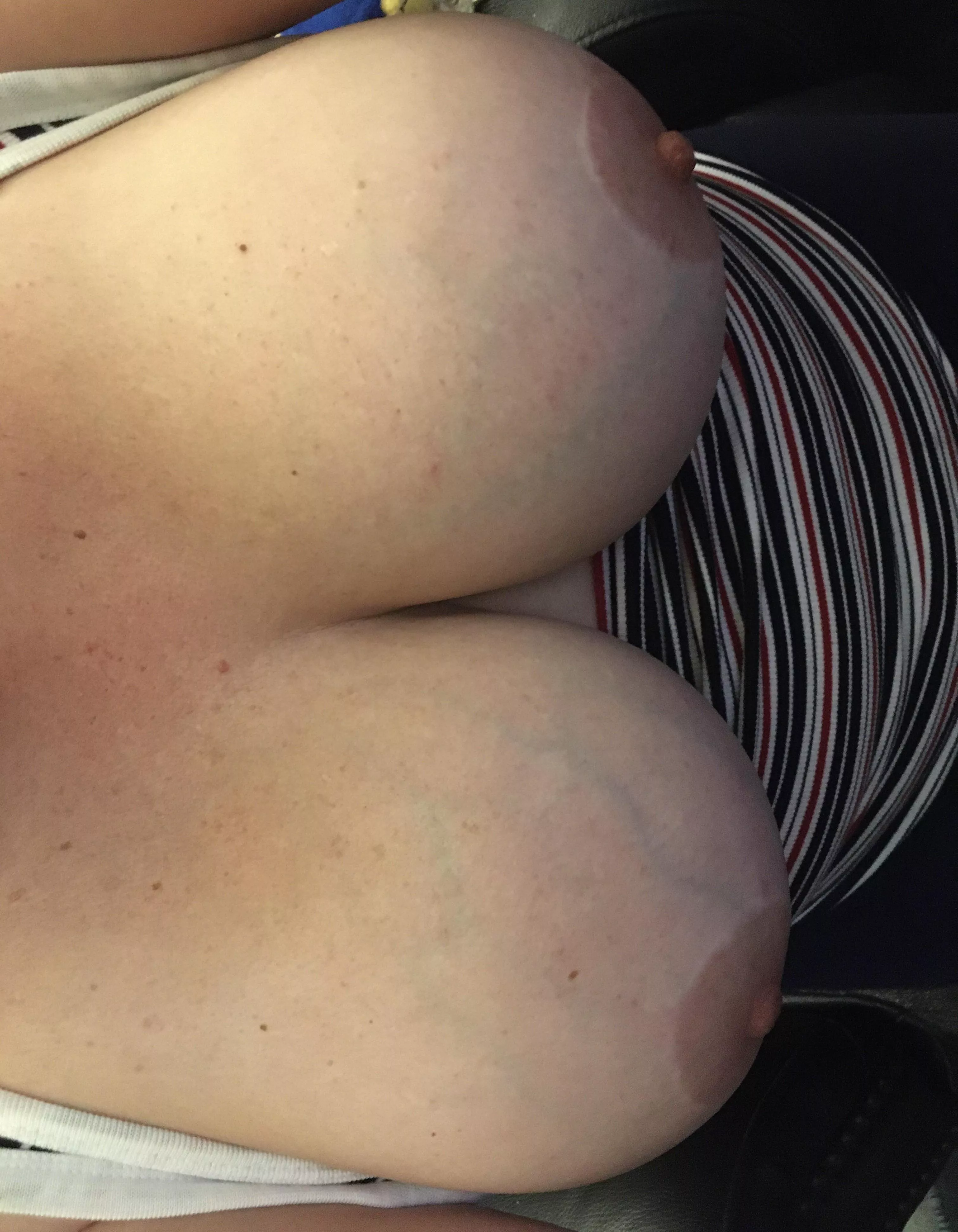 Need someone to suck on them and cum all over them 😈👅