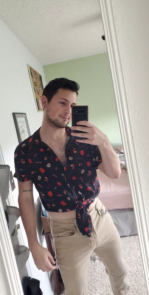 Need someone to watch horror movies with this spooky season🎃 Need someone to watch horror movies with this spooky season🎃