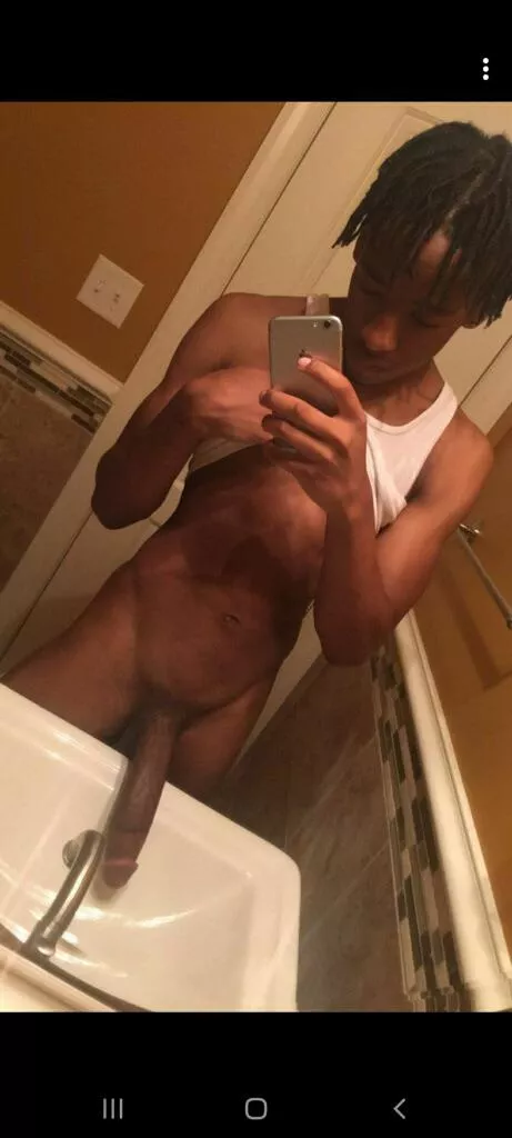 Need sumone face standing under this hung dick