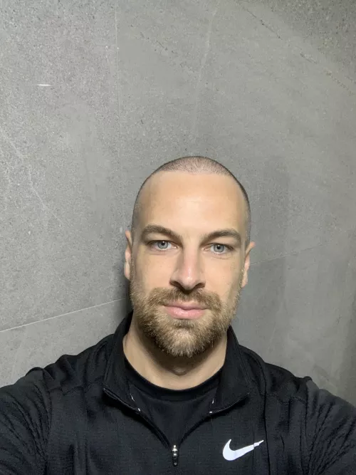 Need to shave 🧔‍♀️