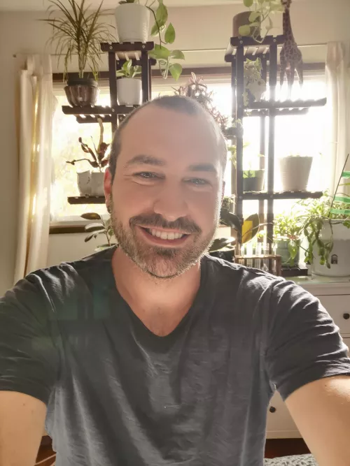 Needed an excuse to smile. After being unemployed since March, I've been hired and had an interview for a better position! Going to enjoy the last of my free time outdoors, working out and exploring New World! Keep smiling bros, good things can happen i Needed an excuse to smile. After being unemployed since March, I've been hired and had an interview for a better position! Going to enjoy the last of my free time outdoors, working out and exploring New World! Keep smiling bros, good things can happen i