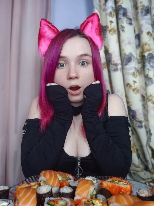 Neko girls really like to eat ?