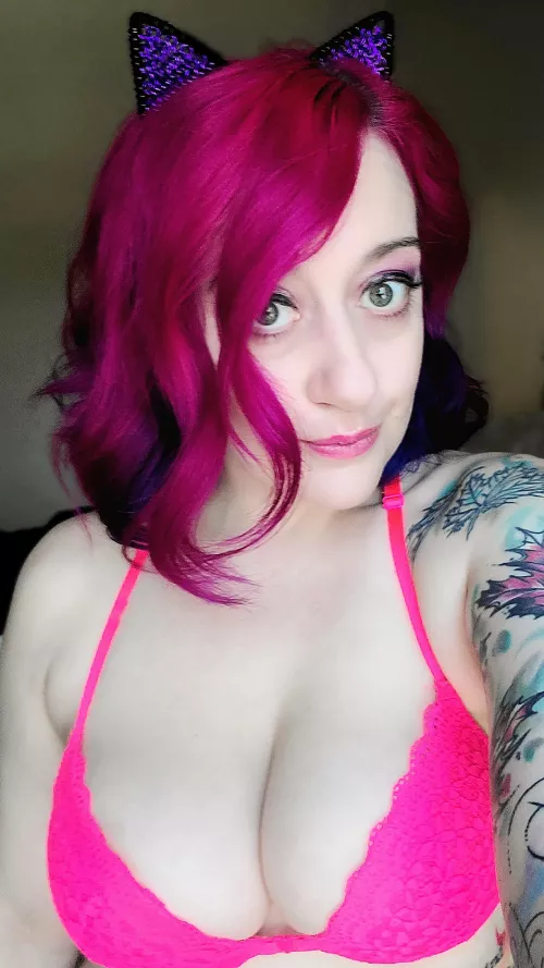Neon kitty 😸