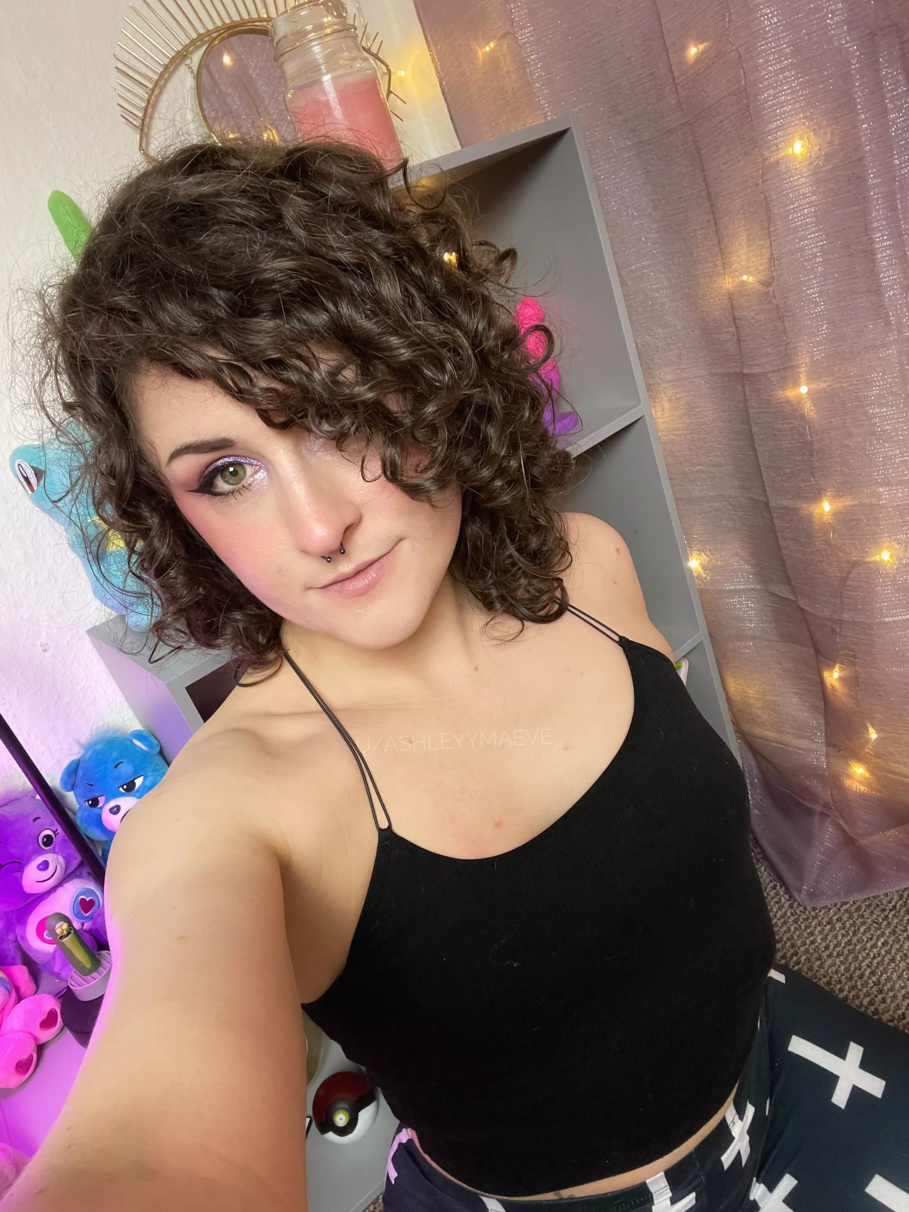 Nerdy emo girl alert ✌️🖤 Nerdy emo girl alert ✌️🖤