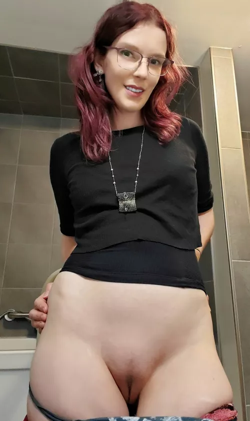 Nerdy mom, 31. Would you (f)uck me if I was your co-worker? Nerdy mom, 31. Would you (f)uck me if I was your co-worker?