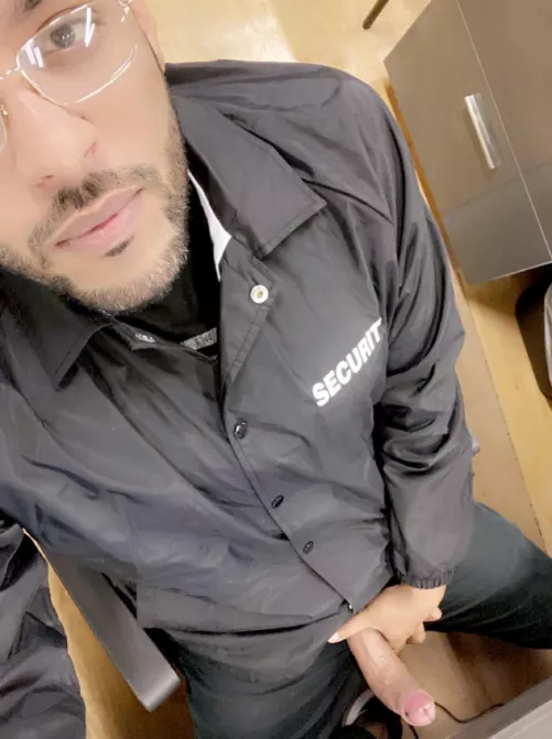 New bi curious guy. Can I post here?