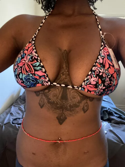 New bikini came today! Can’t wait to wear it to the beach!
