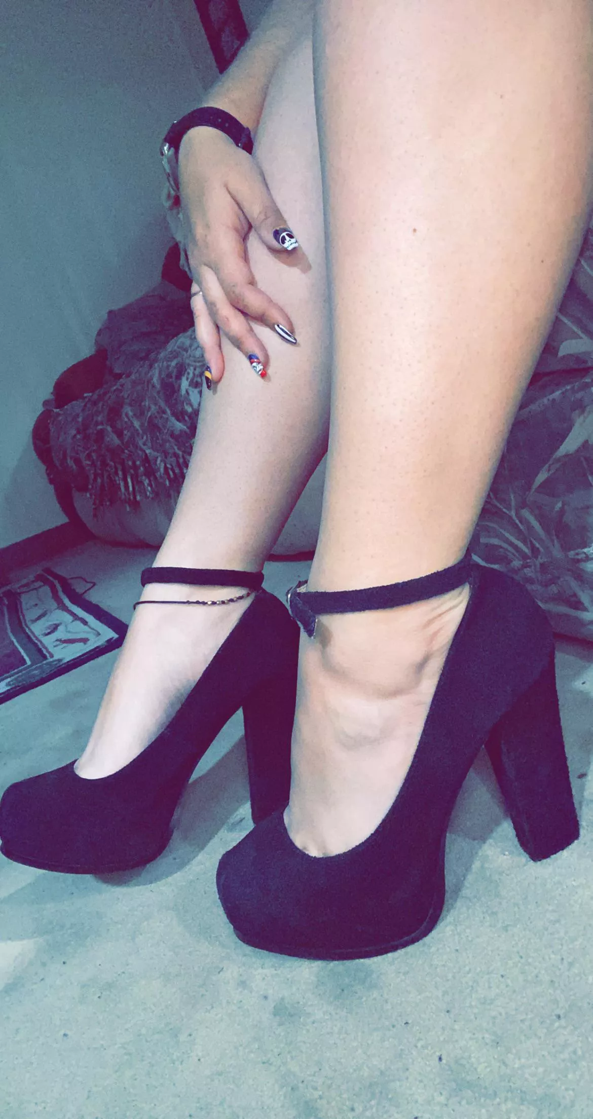 New heels 🖤 what do you think? 😋