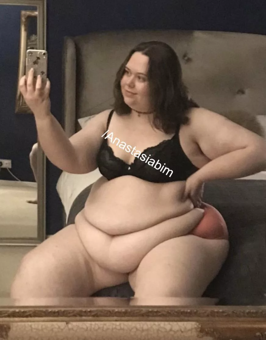 New here! I never knew there was actually people who liked bigger girls!