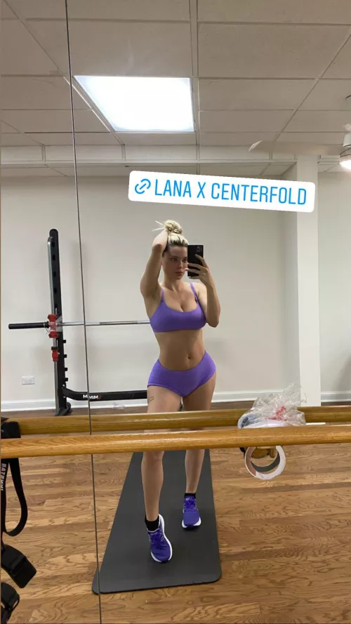 New IG story, she looks bad af 😍
