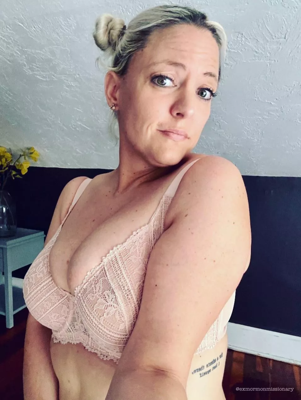 New Lacey girly pink bra! Cuddle session anyone? 🌈 🌞 ♥️ New Lacey girly pink bra! Cuddle session anyone? 🌈 🌞 ♥️