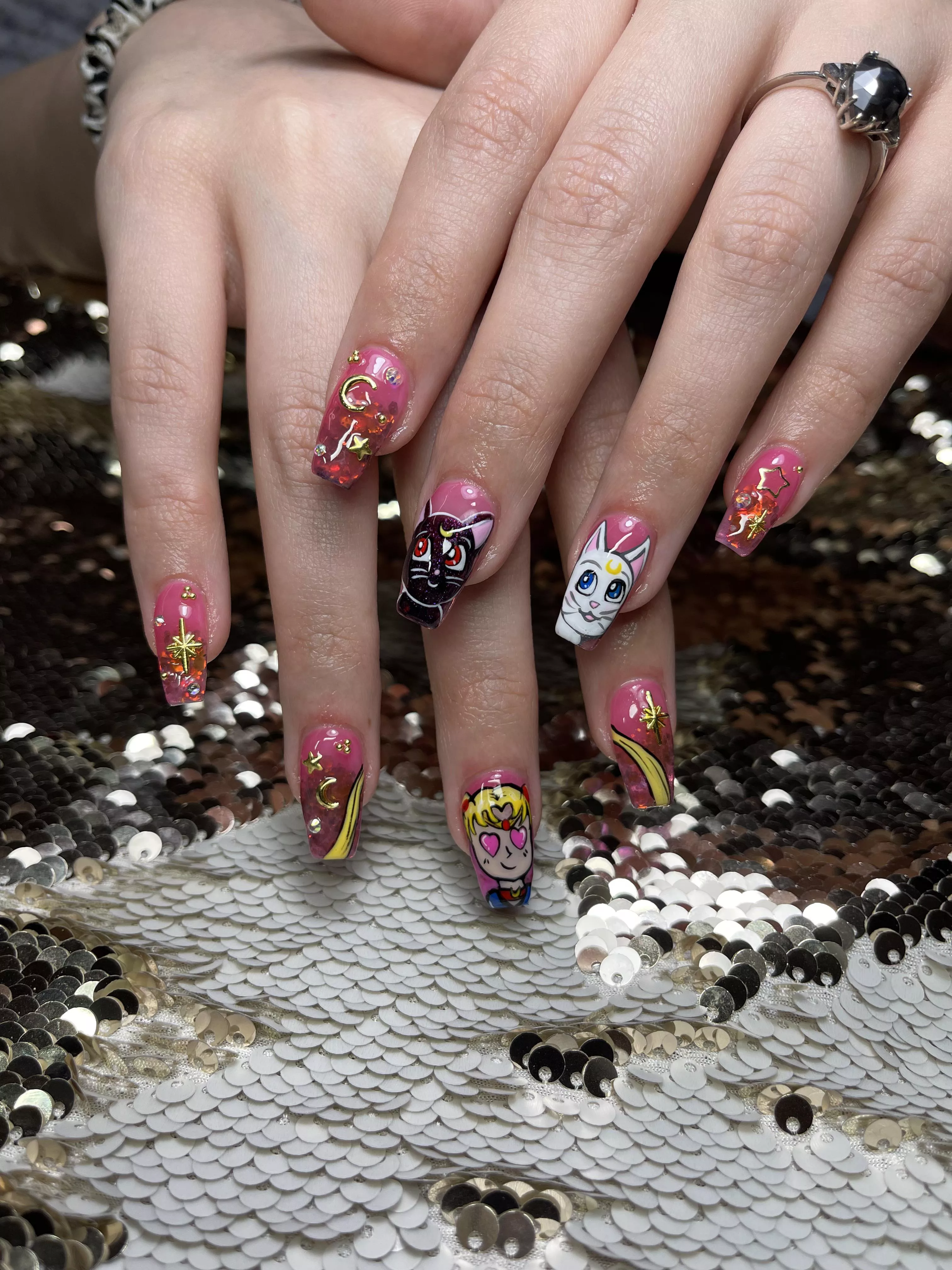 New nails make me feel smol 🥰