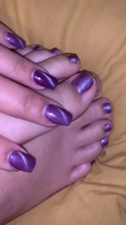 New nails, they would look so much better wrapped around your cock ...